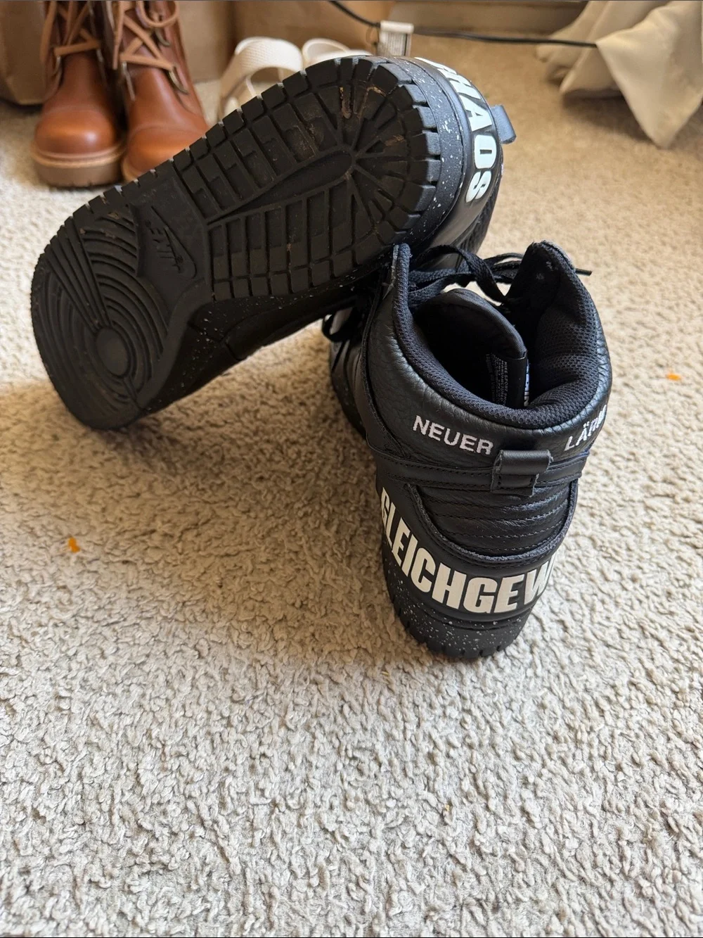 Nike undercover DQ4121-001 Black High-Top Sneakers with Subtle Speckle Sole